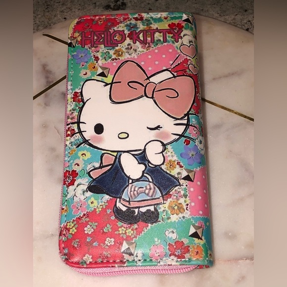 ✨NWT✨ Hello Kitty Zipper Patchwork Floral Kitty Sketch Card Wallet - Picture 3 of 8